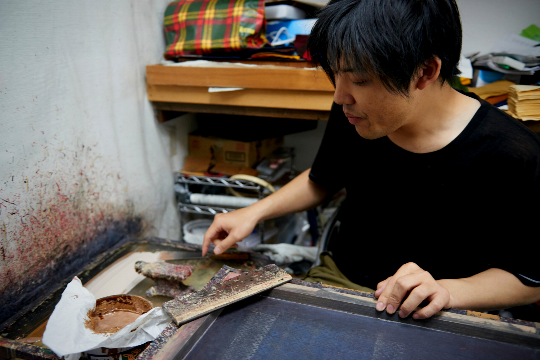 japanese craftsman prepares urushi lacquer to be applied on leather
